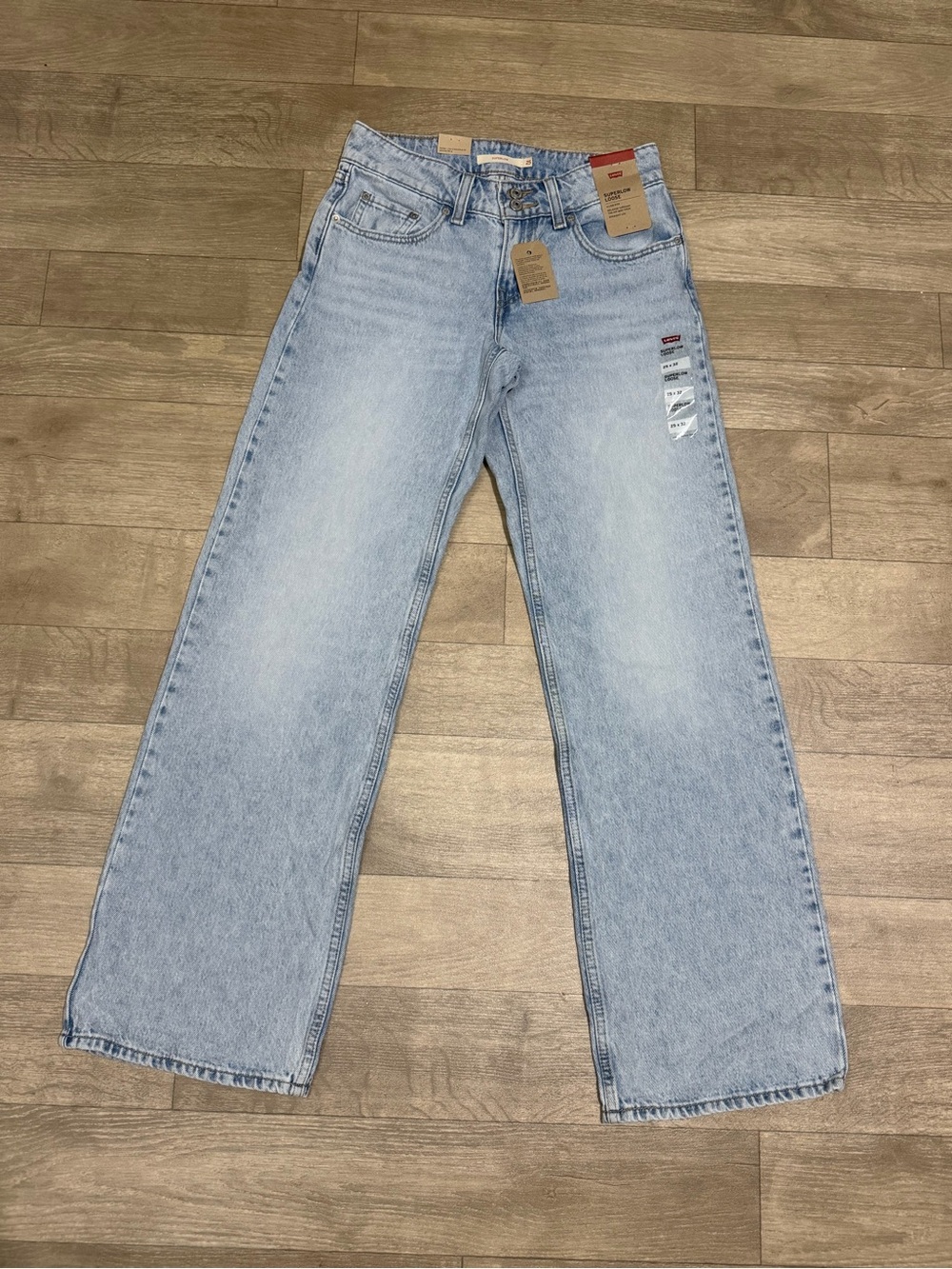Levi's Women's Low-Rise Superlow Loose Jeans - Abraided Art 25x32 - Picture 2 of 16